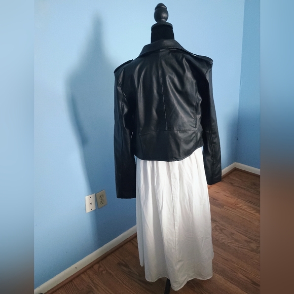 🖤🤍🥈 NWT Bride Of Chucky Costume Knife Choker Dress Jacket Small Halloween - Picture 2 of 5